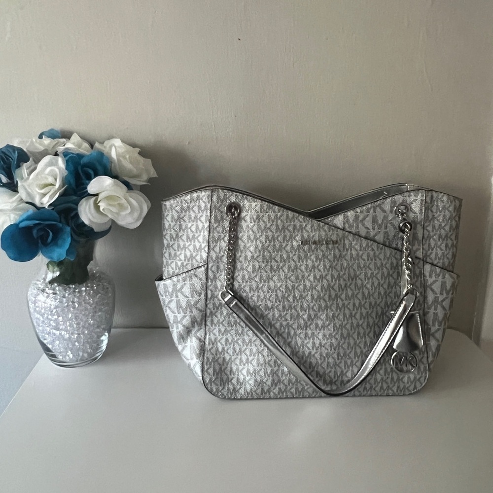 Michael Kors Jet Set Travel Large Chain Shoulder Tote — Silver | Like New